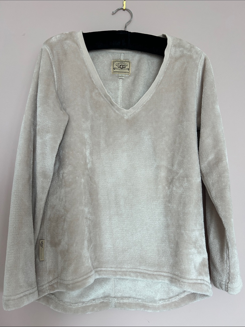 UGG Women's Light Cream V-Neck Plush Pullover size XS
